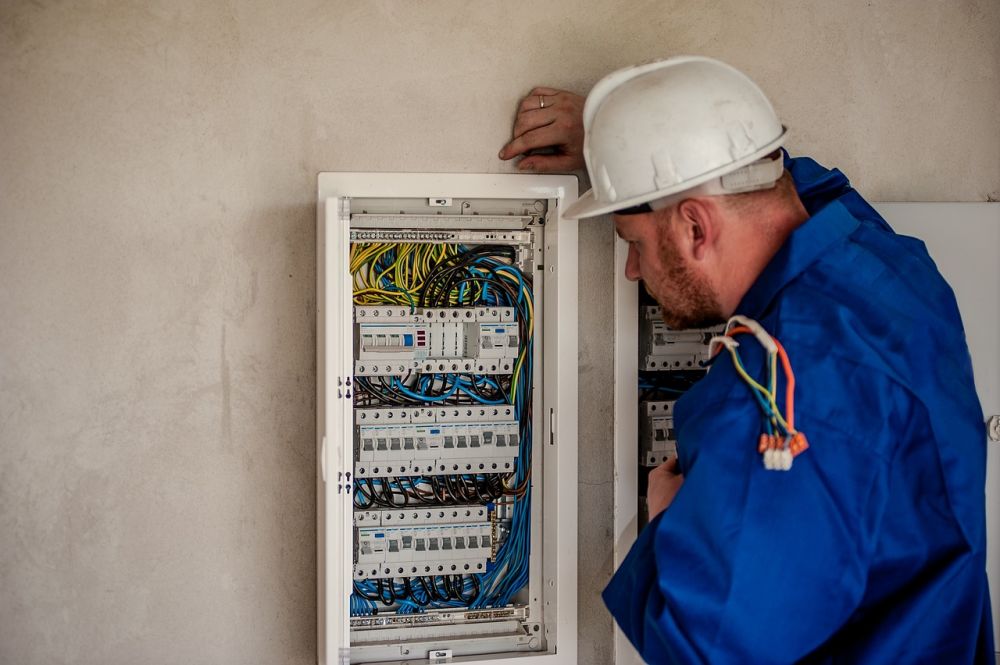 Elektriker kløfta  trygg strøm i hverdagen